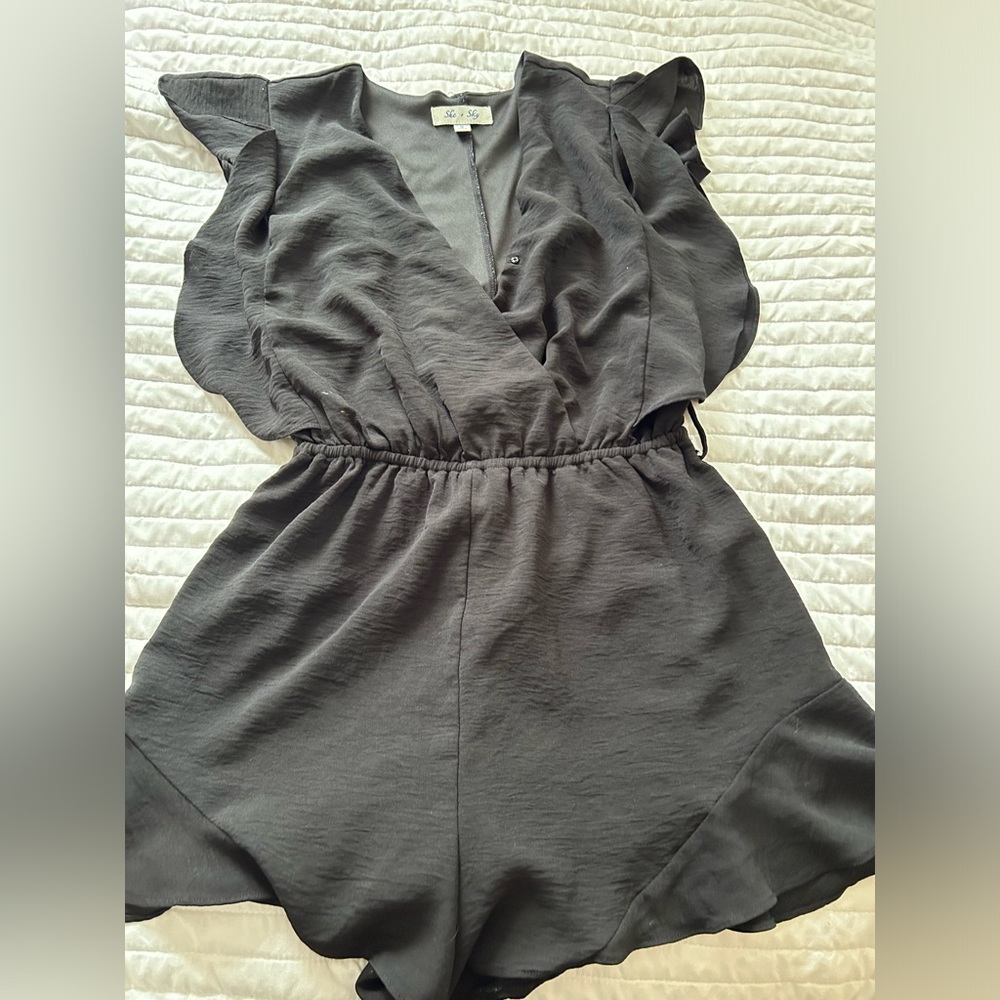 Super cute black romper!! Size S
